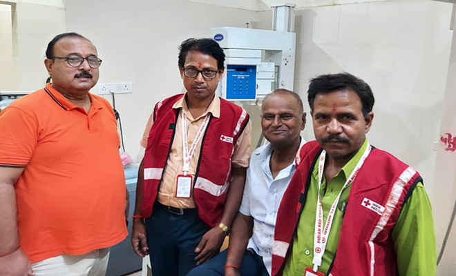 मुंबई में पदस्थपित एसबीआई आरएम के बुजुर्ग पिता को आपातकाल की स्थिति में रेड क्रॉस का मिला सहारा