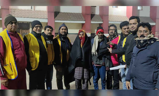 कंबल का स्नेह कार्यक्रम के तहत इस्ट चंपारण लायंस क्लब ने सर्द रात में बांटे कंबल, सदस्यों व पदाधिकारियों को मिली दुआएं