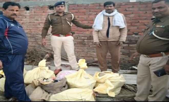पुलिस ने छापेमारी कर 775 बोतल नेपाली रिलैक्स शराब किया बरामद