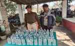 मोतिहारी: पुलिस ने छापेमारी कर बाइक और 60 बोतल नेपाली शराब के साथ एक को किया गिरफ्तार