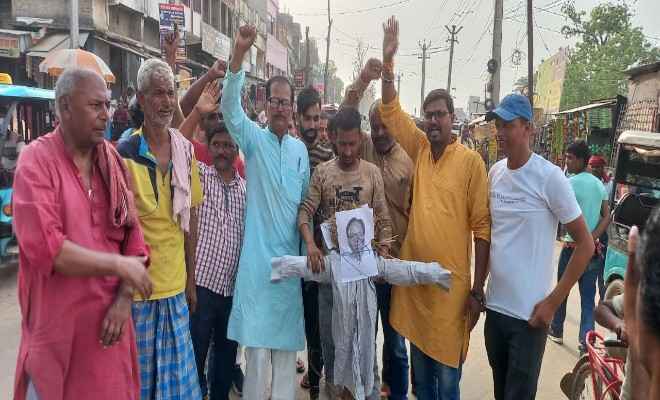 रक्सौल: भाजपा सांसद डॉ संजय जायसवाल का पुतला दहन