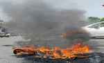 झारखंड: 1 जेसीबी और 4 ट्रैक्टर में नक्सलियों ने लगाई आग