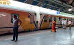 गोरखपुर रेलखंड में मेगा ब्लॉक, 31 ट्रेनें रद, 9 का मार्ग परिवर्तन, 6 का पुनर्निर्धारन