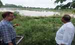 रक्सौल: एसडीओ ने किया हरदिया गांव के पास बंगरी नदी में कटाव का निरीक्षण