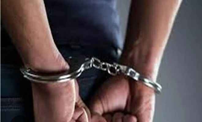 रक्सौल: पुलिस ने विभिन्न जगहों पर छापेमारी कर पांच वारंटी को किया गिरफ्तार