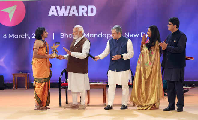 देश की संस्कृति का प्रसार करने वाले सोशल मीडिया कंटेंट क्रिएटर को प्रधामंत्री ने संर्जक पुरस्कार से सम्मानित किया