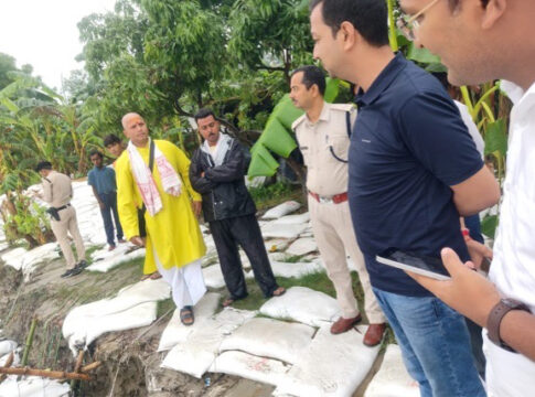 नेपाल ने 2.60 लाख वाल्मीकिनगर बराज ने 5.15 लाख क्यूसेक पानी छोड़ा