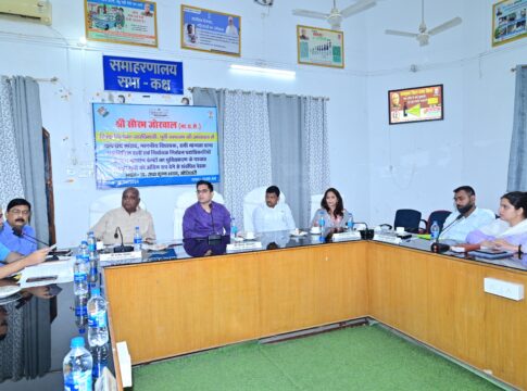 पूर्वी चम्पारण में मतदान केंद्रों की संख्या 3496 से बढ़कर 3511 होगी, जिलाधिकारी ने की बैठक