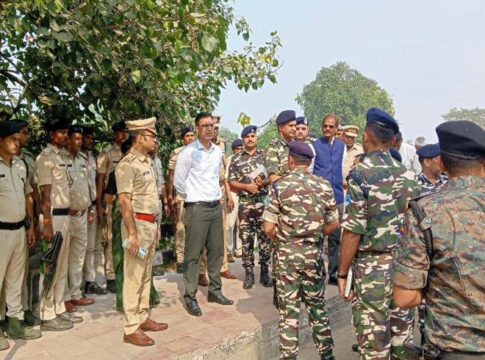 एक दिवसीय दौरे पर सशस्त्र सीमा बल (एसएसबी) के महानिदेशक अमृत मोहन प्रसाद रक्सौल पहुंचे