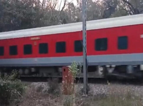 त्योहारों में रेलवे की विशेष पहल, आने के लिए ट्रेनों की भरमार, लौटाने की भी तैयारी, स्टेशनों पर सुरक्षा चौकस