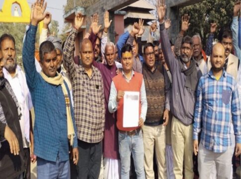 रक्सौल में पीडीएस डीलरों का आंदोलन जारी, पटना में अनशन पर बैठे बुजुर्ग की बिगड़ती तबीयत पर आक्रोश