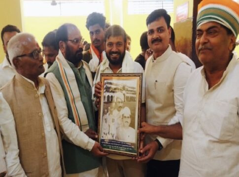 ‘पलायन रोको-नौकरी दो यात्रा’ के दूसरे दिन बेतिया में कन्हैया कुमार व अन्य का गर्मजोशी से स्वागत