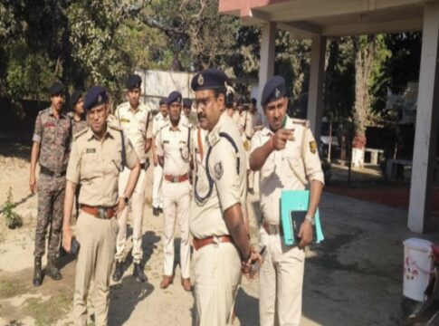 बेतिया एसपी ने मानपुर थाना का निरीक्षण किया