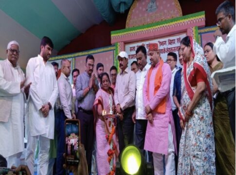 नंदनगढ़ महोत्सव में, विनय बिहारी, पप्पू, असलम, ममता, वर्षा व मास्टर विकास की शानदार प्रस्तुति