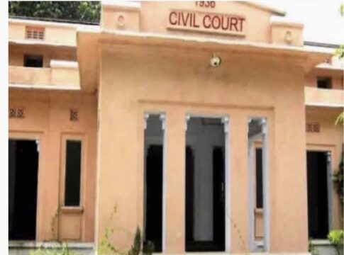 मोतिहारी के चांदमारी चौक पर जिप सदस्य सुरेश यादव हत्याकांड में मुखिया ने कोर्ट में किया सरेंडर